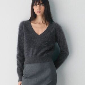 Aritzia Brushed Cashmere Shrunken V-Neck Sweater